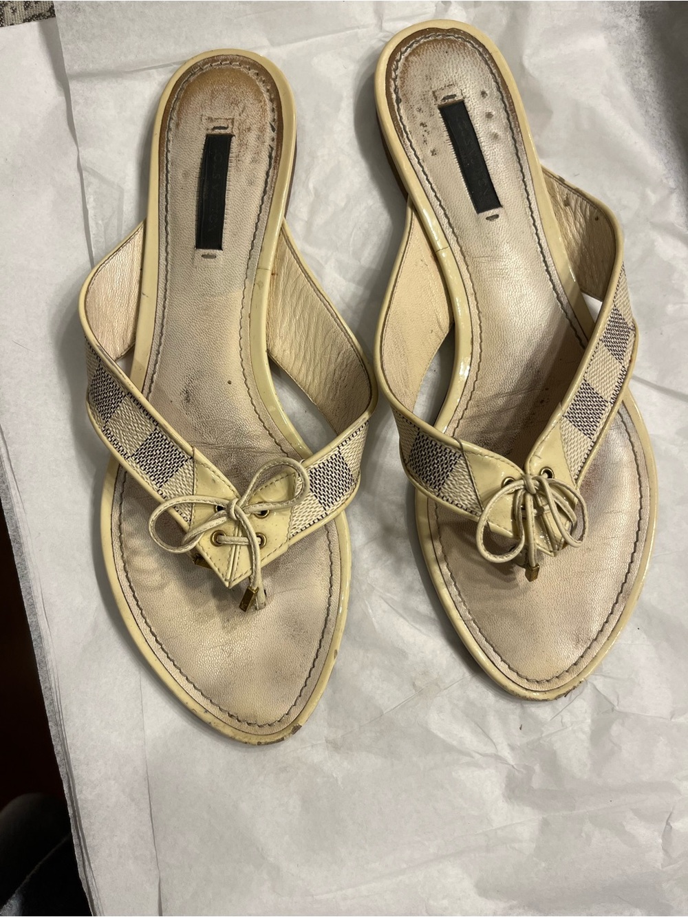 Louis Vuitton Cream Leather Thong Sandals with Bow Detail